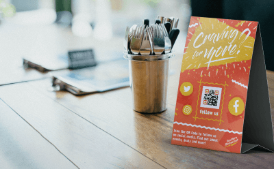 전화기에 저장(save-to-phone) 기능이 있는 명함의 QR 코드 아이디어